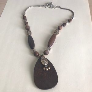 Wood and metal necklace